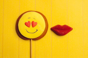 Про емодзі простими словами: що це таке, для чого потрібні emoji у вашому телефоні